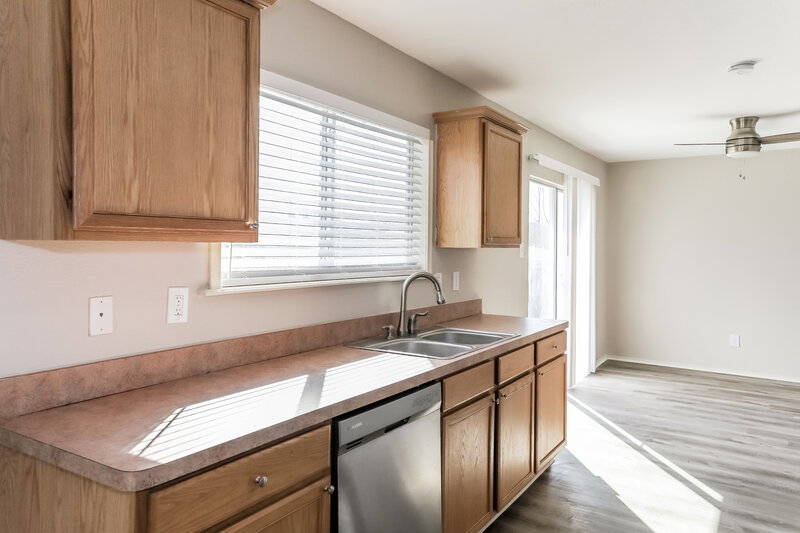 2,085/Mo, 549 Crystal Springs Dr Fort Worth, TX 76108 Kitchen View