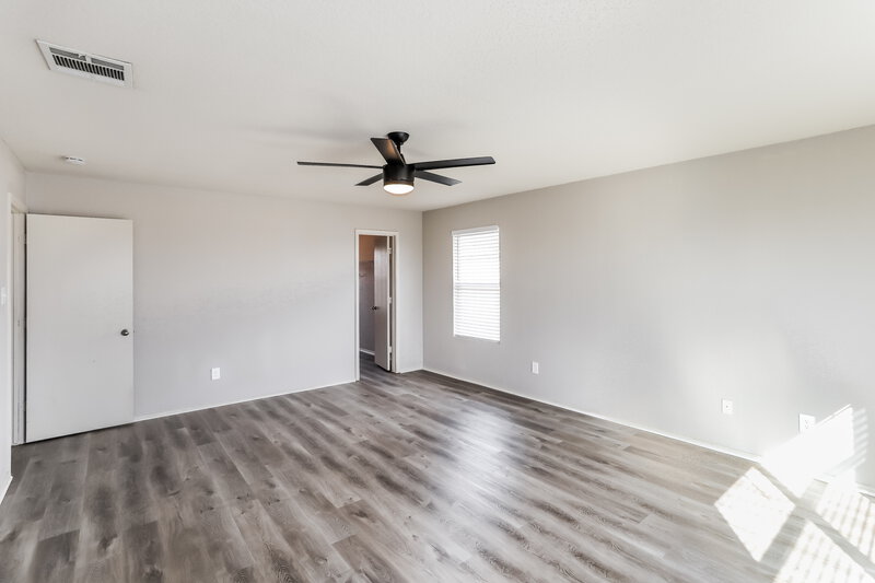 2,085/Mo, 549 Crystal Springs Dr Fort Worth, TX 76108 Main Bedroom View 2