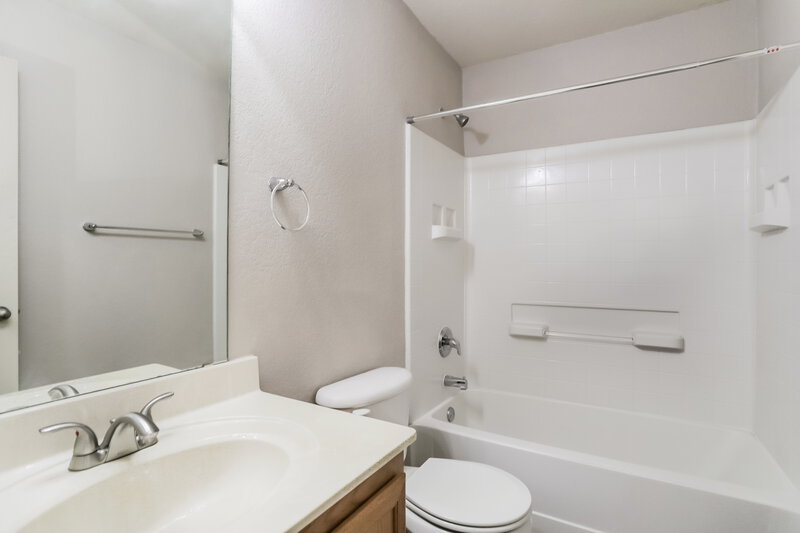 2,085/Mo, 549 Crystal Springs Dr Fort Worth, TX 76108 Bathroom View