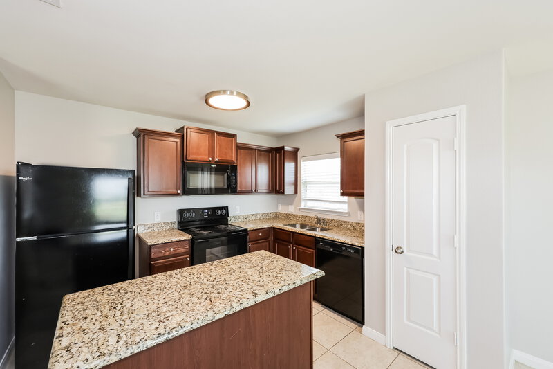 2,105/Mo, 6116 Spring Ranch Dr Fort Worth, TX 76179 Kitchen View 3