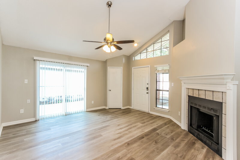 2,135/Mo, 6736 Poppy Dr Fort Worth, TX 76137 Living Room View 2