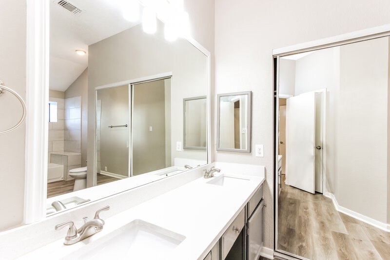 2,135/Mo, 6736 Poppy Dr Fort Worth, TX 76137 Main Bathroom View
