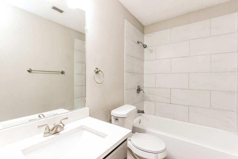 2,135/Mo, 6736 Poppy Dr Fort Worth, TX 76137 Bathroom View