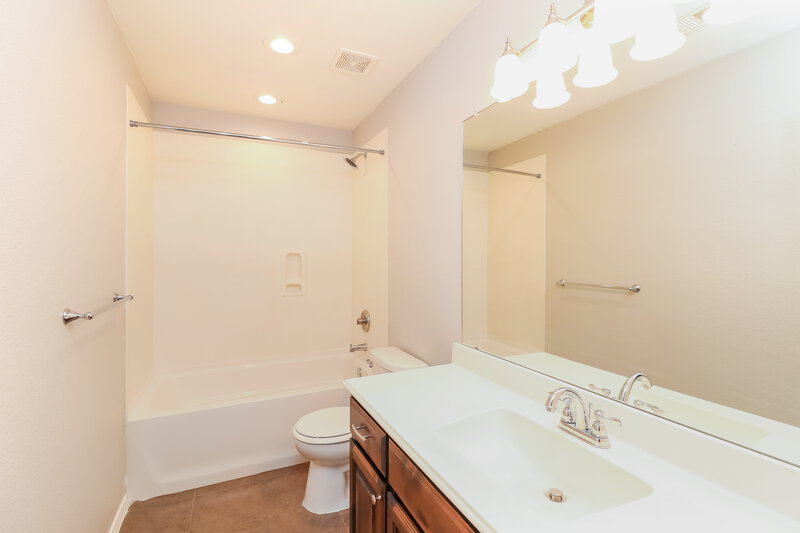 2,400/Mo, 2108 Leonard Ranch Rd Fort Worth, TX 76134 Bathroom View