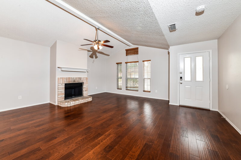 1,920/Mo, 1152 Highland Station Dr Saginaw, TX 76131 Living Room View 2