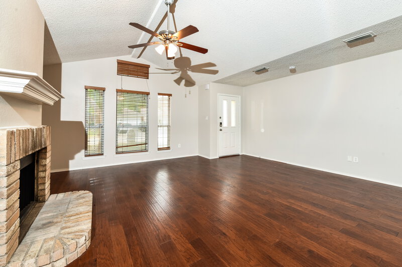 1,920/Mo, 1152 Highland Station Dr Saginaw, TX 76131 Living Room View 3