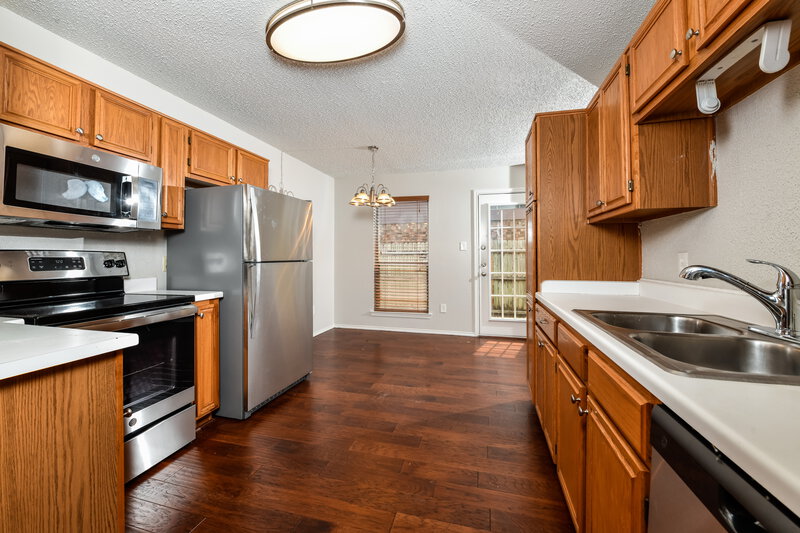 1,920/Mo, 1152 Highland Station Dr Saginaw, TX 76131 Kitchen View 2