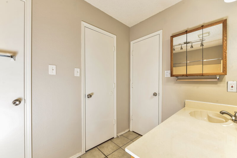 1,920/Mo, 1152 Highland Station Dr Saginaw, TX 76131 Bathroom View