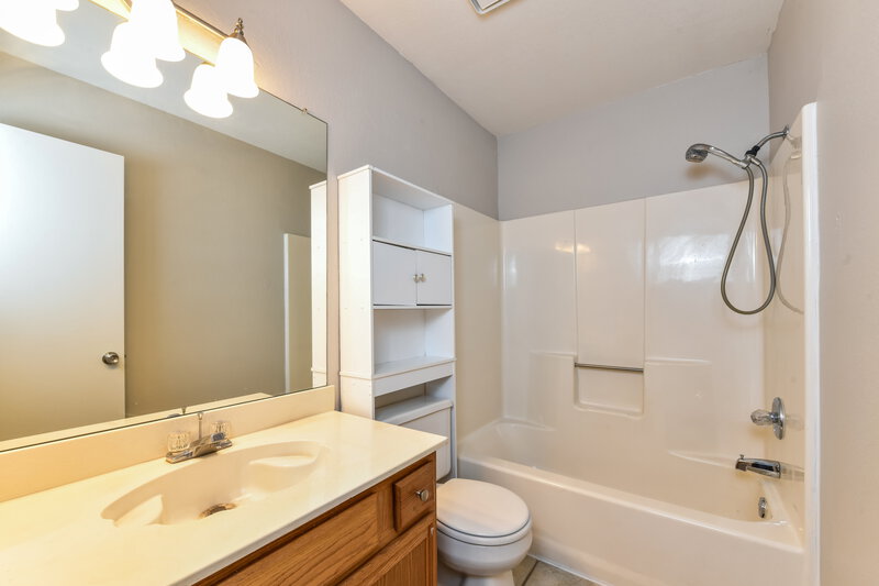 1,920/Mo, 1152 Highland Station Dr Saginaw, TX 76131 Bathroom View 2