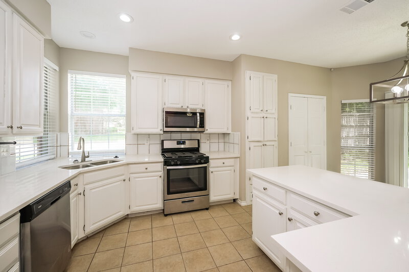 2,960/Mo, 2200 Park Hurst Dr Arlington, TX 76001 Kitchen View