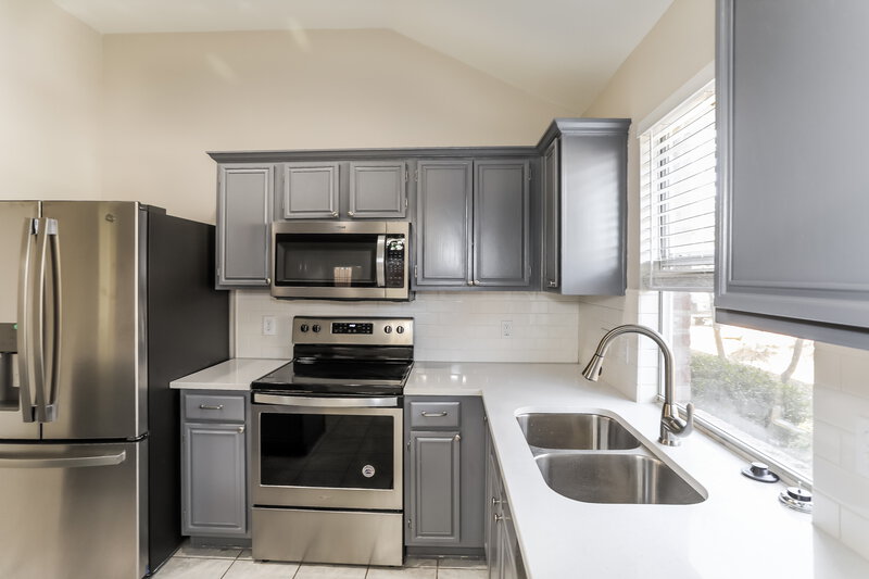 2,240/Mo, 748 Texas Oak Trl Lake Dallas, TX 75065 Kitchen View 2