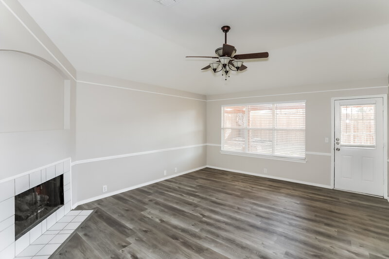 2,240/Mo, 748 Texas Oak Trl Lake Dallas, TX 75065 Family Room View 2