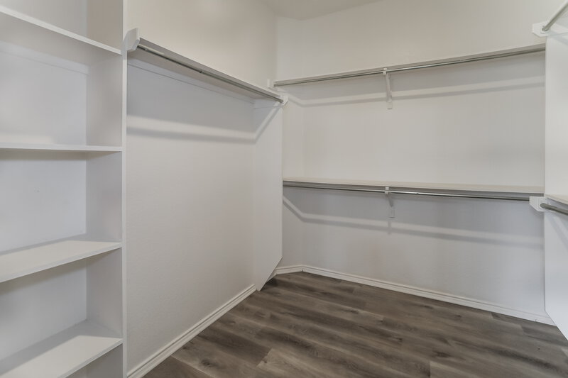2,240/Mo, 748 Texas Oak Trl Lake Dallas, TX 75065 Walk In Closet View