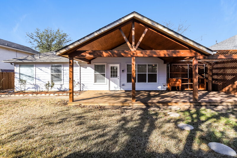 2,240/Mo, 748 Texas Oak Trl Lake Dallas, TX 75065 Rear View