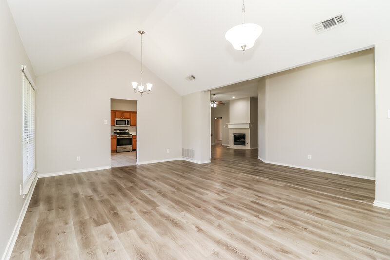 2,615/Mo, 1040 The Meadows Pkwy Desoto, TX 75115 Living Room View 2