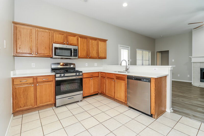 2,615/Mo, 1040 The Meadows Pkwy Desoto, TX 75115 Kitchen View