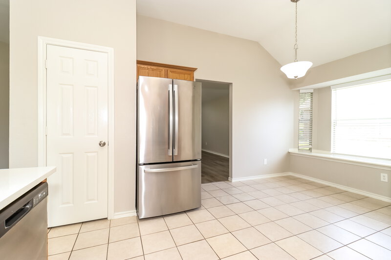 2,615/Mo, 1040 The Meadows Pkwy Desoto, TX 75115 Kitchen View 2