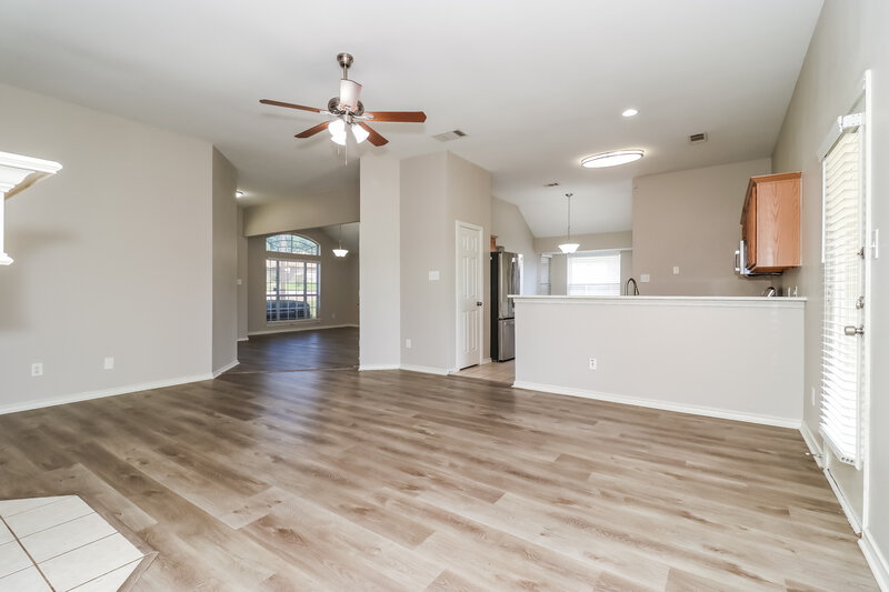 2,615/Mo, 1040 The Meadows Pkwy Desoto, TX 75115 Family Room View