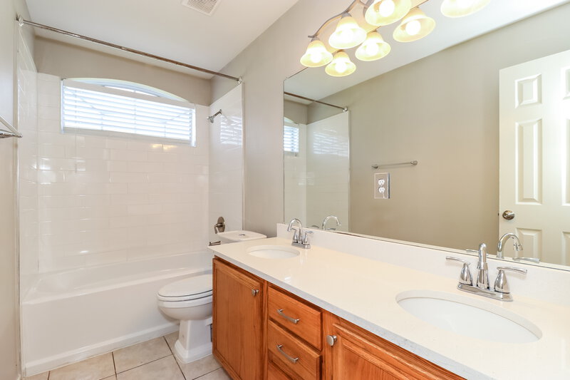 2,615/Mo, 1040 The Meadows Pkwy Desoto, TX 75115 Bathroom View