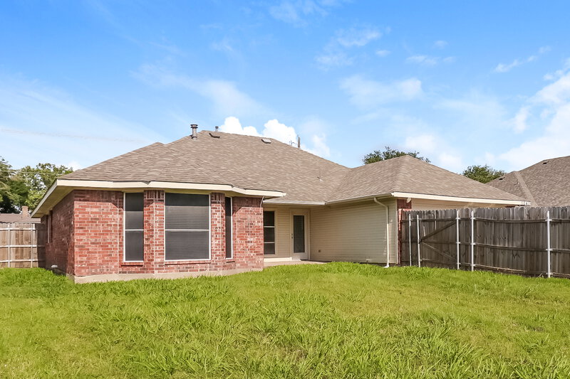 2,615/Mo, 1040 The Meadows Pkwy Desoto, TX 75115 Rear View
