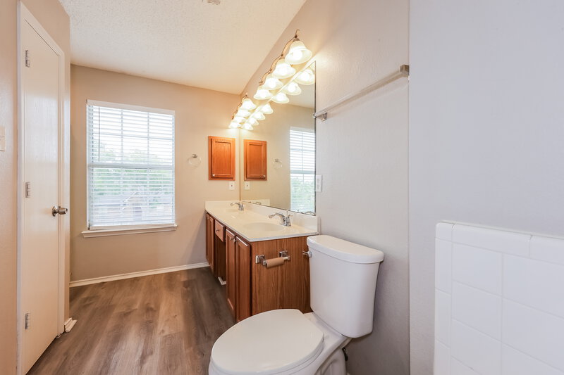 2,355/Mo, 1213 Singletree Ct Forney, TX 75126 Main Bathroom View