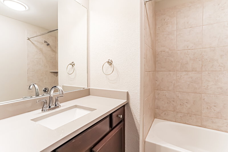 2,175/Mo, 1328 Englemann Dr Princeton, TX 75407 Bathroom View