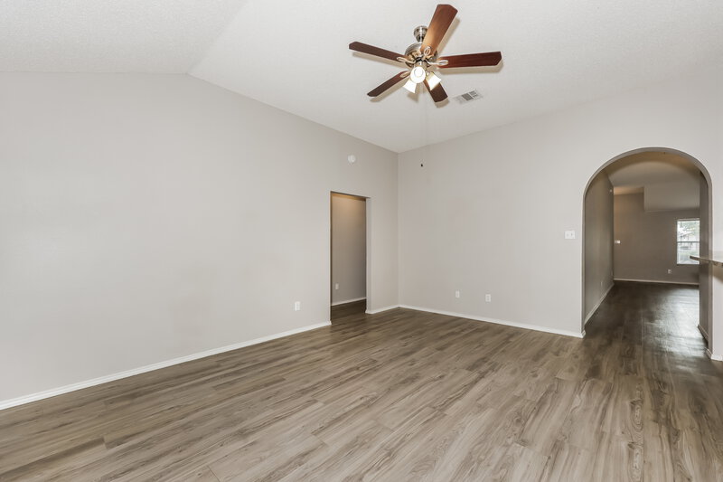 2,285/Mo, 706 Langford Dr Arlington, TX 76018 Living Room View