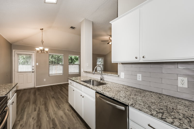 2,285/Mo, 706 Langford Dr Arlington, TX 76018 Kitchen View