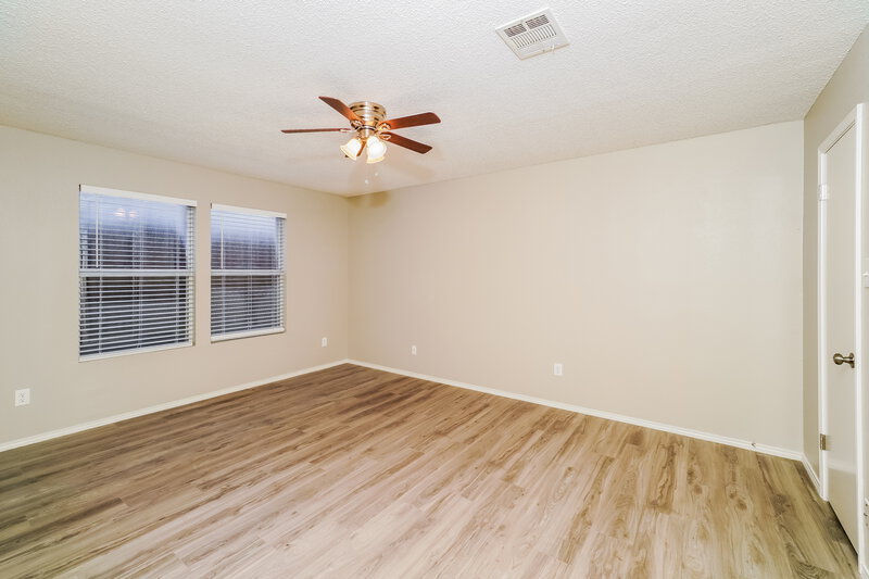 3,200/Mo, 706 Langford Dr Arlington, TX 76018 Main Bedroom View