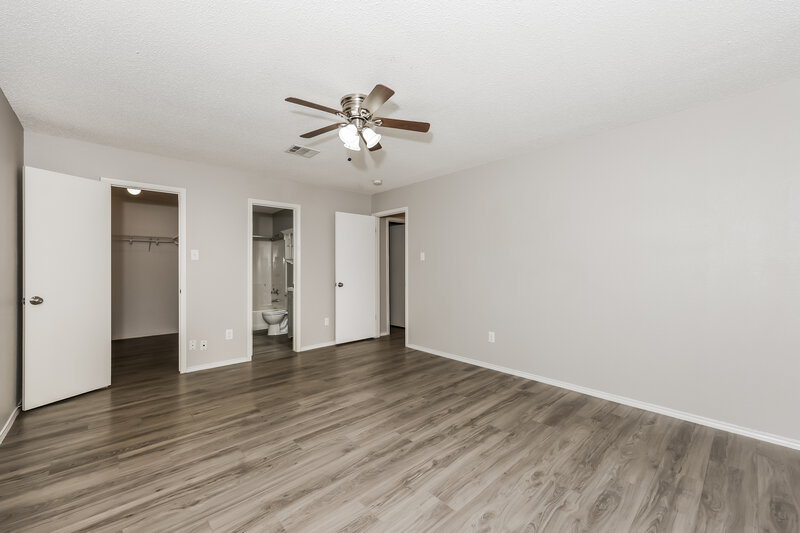 2,285/Mo, 706 Langford Dr Arlington, TX 76018 Main Bedroom View 2