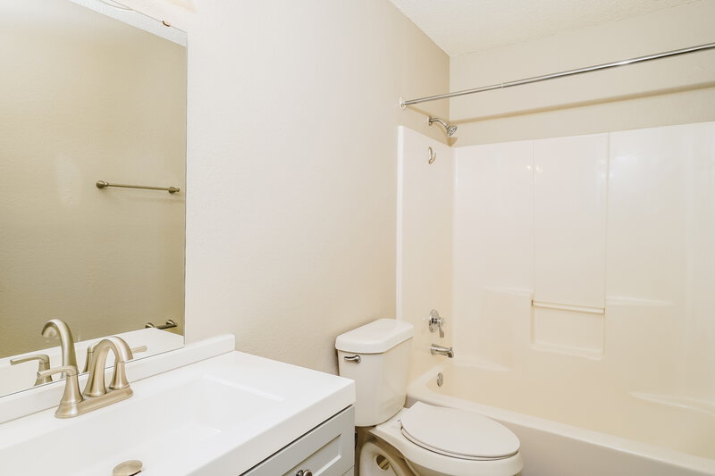 3,200/Mo, 706 Langford Dr Arlington, TX 76018 Bathroom View