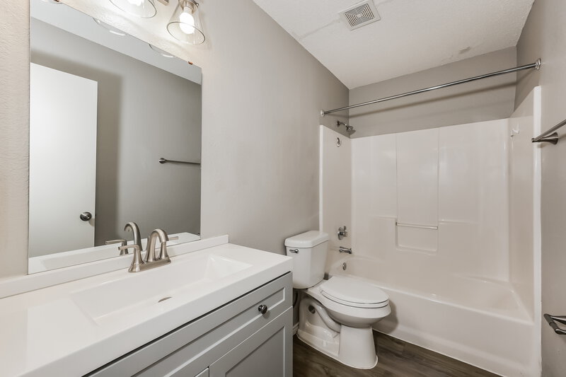 2,285/Mo, 706 Langford Dr Arlington, TX 76018 Bathroom View