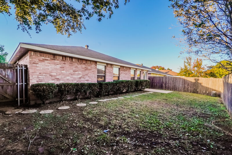 3,200/Mo, 706 Langford Dr Arlington, TX 76018 Rear View 2