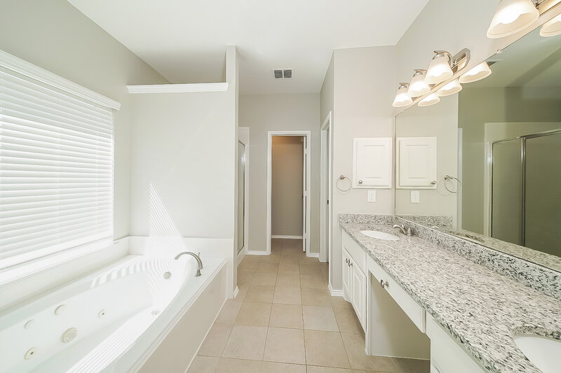 3,270/Mo, 4525 Shady Hollow Dr Fort Worth, TX 76123 Main Bathroom View