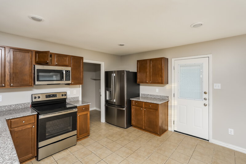 2,285/Mo, 12716 Northern Pine Dr Fort Worth, TX 76244 Kitchen View 2