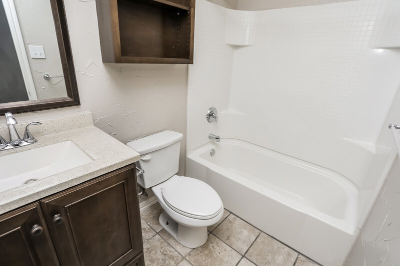 2,285/Mo, 12716 Northern Pine Dr Fort Worth, TX 76244 Main Bathroom View
