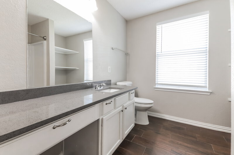 1,785/Mo, 312 Singleton Dr Royse City, TX 75189 Main Bathroom View