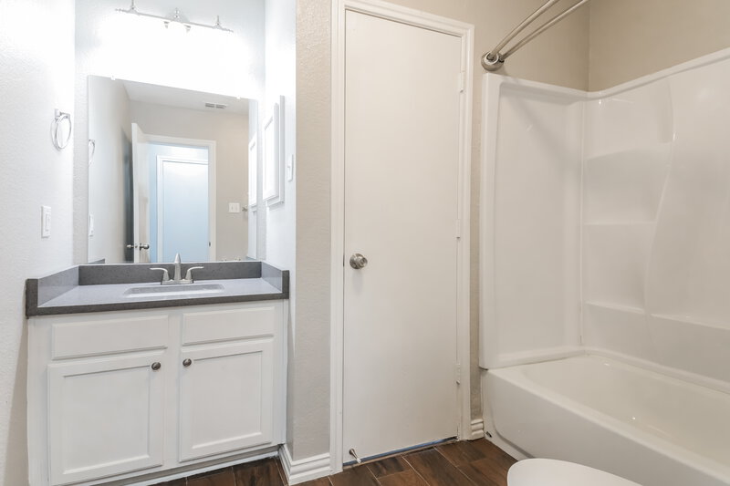 1,785/Mo, 312 Singleton Dr Royse City, TX 75189 Bathroom View