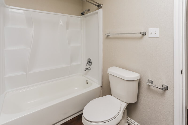 1,870/Mo, 312 Singleton Dr Royse City, TX 75189 Bathroom View