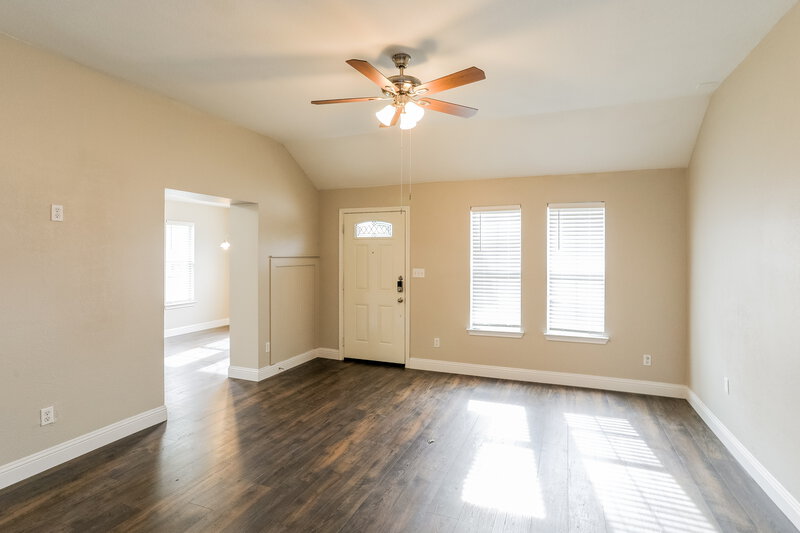 2,020/Mo, 212 W 4th St Kennedale, TX 76060 Living Room View
