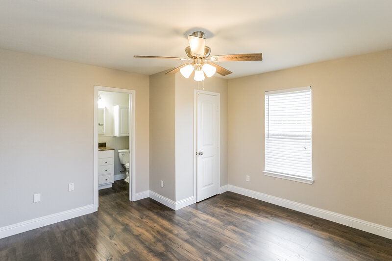 2,020/Mo, 212 W 4th St Kennedale, TX 76060 Dining Room View