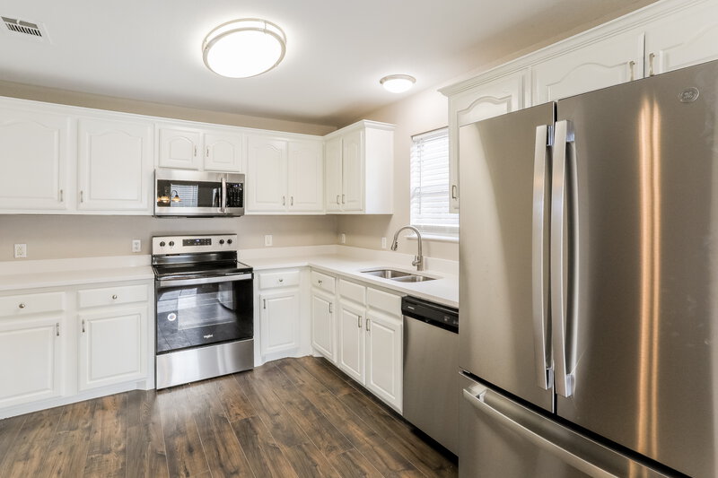 2,020/Mo, 212 W 4th St Kennedale, TX 76060 Kitchen View 2