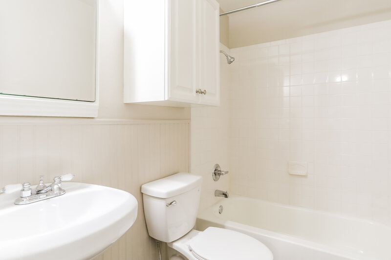 2,020/Mo, 212 W 4th St Kennedale, TX 76060 Main Bathroom View