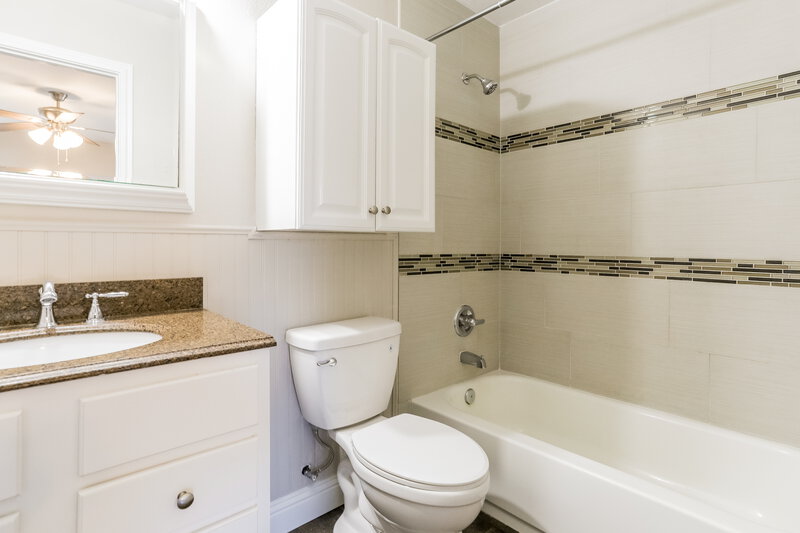 2,020/Mo, 212 W 4th St Kennedale, TX 76060 Bathroom View