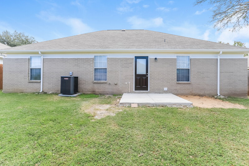 2,020/Mo, 212 W 4th St Kennedale, TX 76060 Rear View