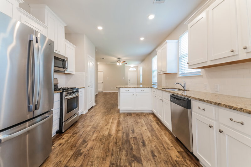 2,245/Mo, 2253 Barx Dr Little Elm, TX 75068 Kitchen View 2