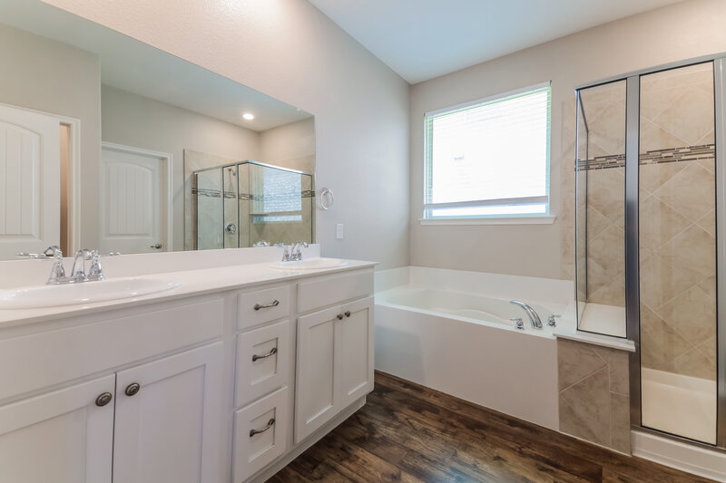 2,245/Mo, 2253 Barx Dr Little Elm, TX 75068 Main Bathroom View