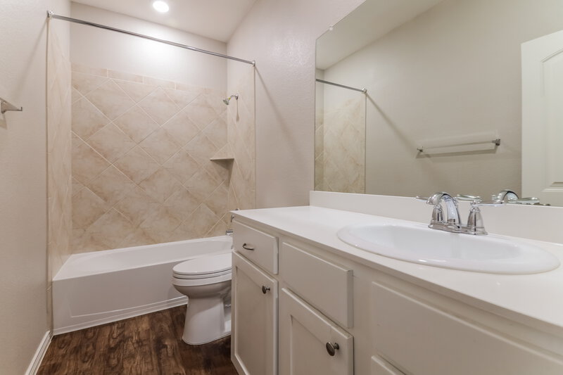 2,245/Mo, 2253 Barx Dr Little Elm, TX 75068 Bathroom View