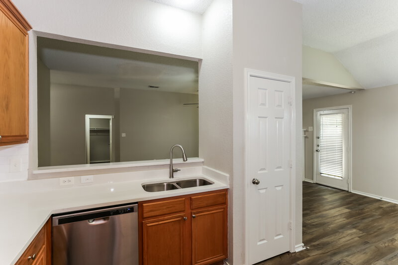 2,615/Mo, 1512 Fern Dr Mansfield, TX 76063 Kitchen View 2
