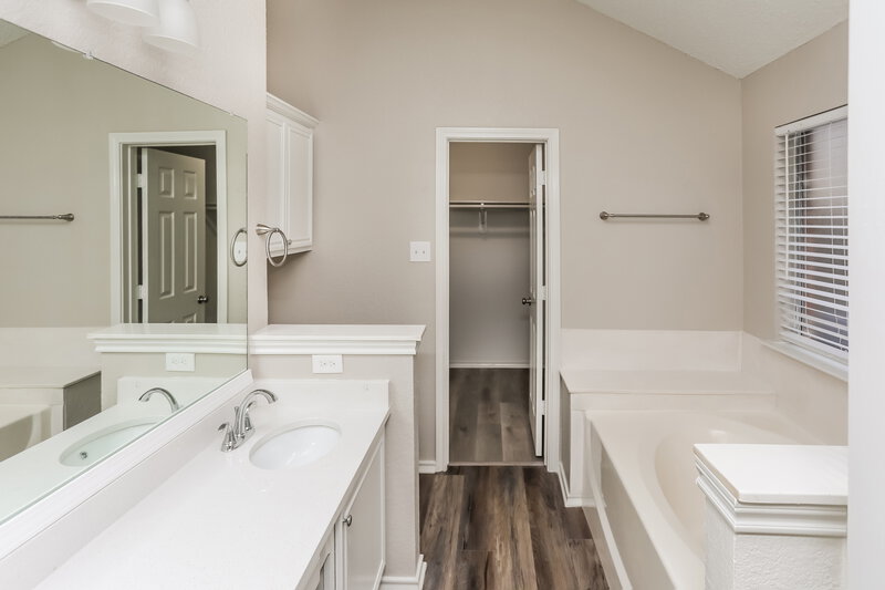2,755/Mo, 1512 Fern Dr Mansfield, TX 76063 Main Bathroom View